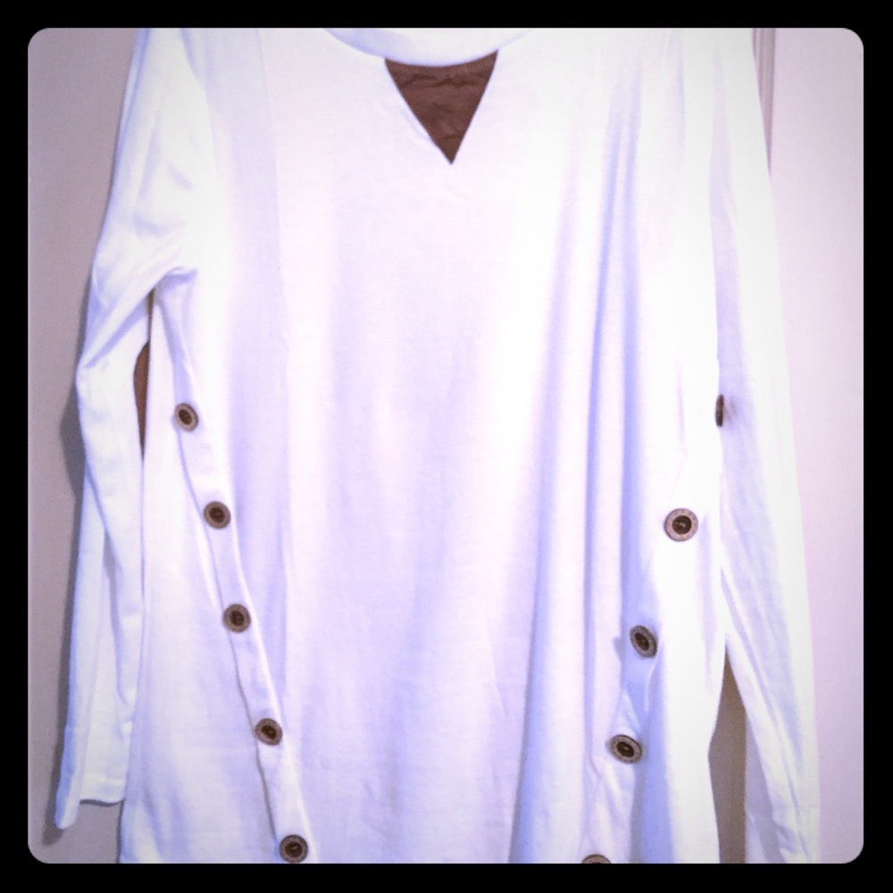 Shirt with buttons